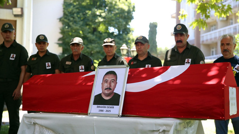 Şehit dozer operatörü İbrahim Demire gözyaşlarıyla veda