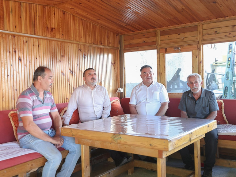 1 kıvılcım 1 yılı heba etti... Tarlaları yanan çiftçiler kara kara düşünüyor