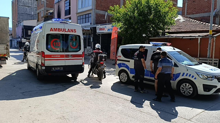Neden seni seviyorum diyerek eşini bıçakladı Kocasını hastaneye böyle yetiştirdi