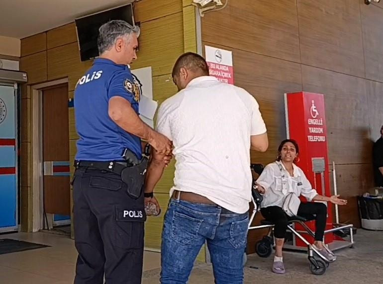Neden seni seviyorum diyerek eşini bıçakladı Kocasını hastaneye böyle yetiştirdi
