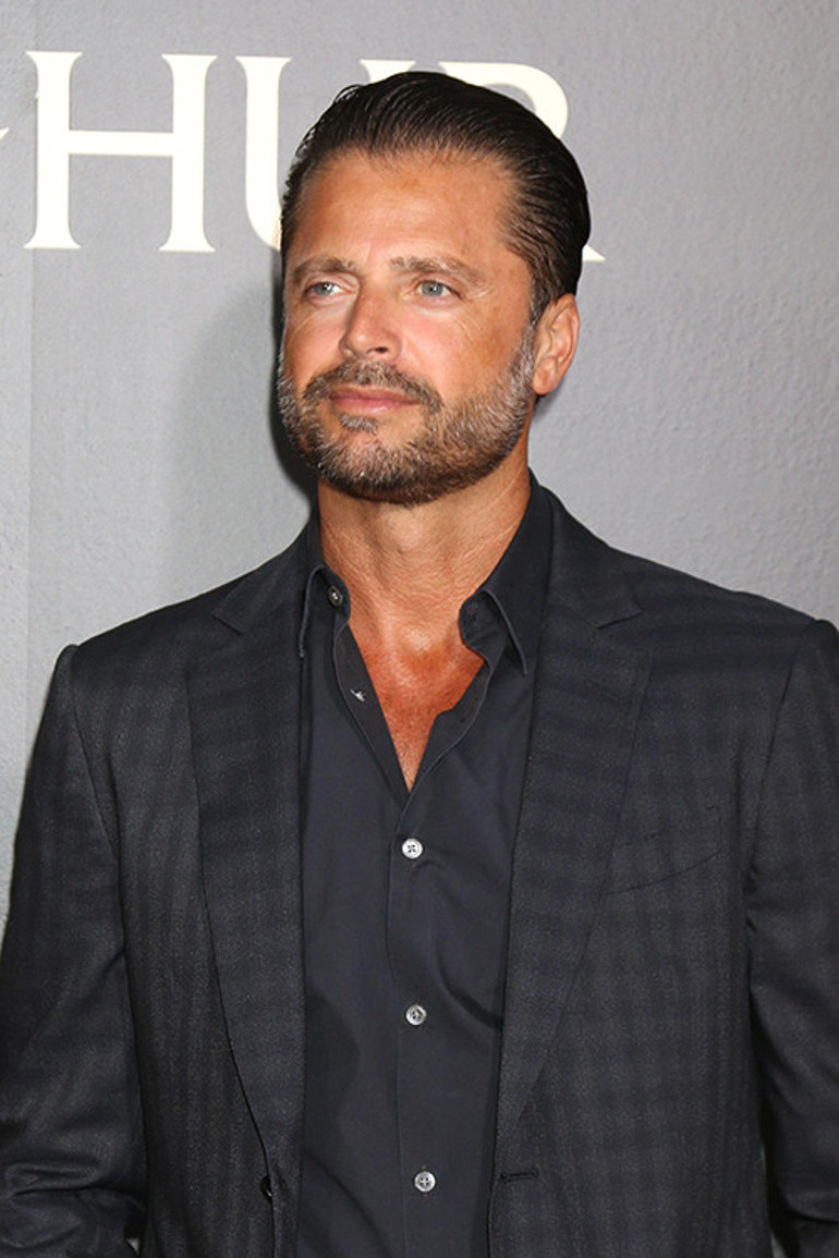 Yakışıklı oyuncu kırmızı mayosunu çıkarıp attı... Şöhrete sırtını dönüp inşaatçı oldu: Her şey çocuklarım için