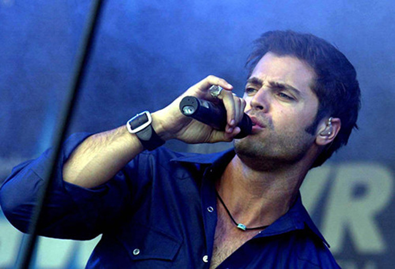 Yakışıklı oyuncu kırmızı mayosunu çıkarıp attı... Şöhrete sırtını dönüp inşaatçı oldu: Her şey çocuklarım için