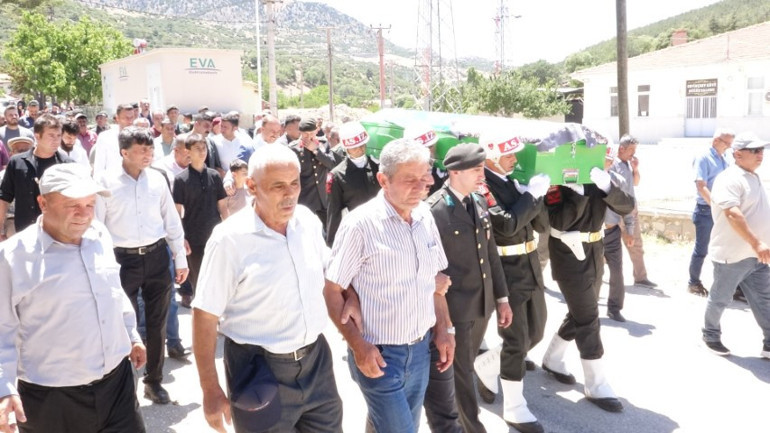 Oğlu 1992de şehit olmuştu... Hayatını kaybeden annenin vasiyeti askerler tarafından yerine getirildi
