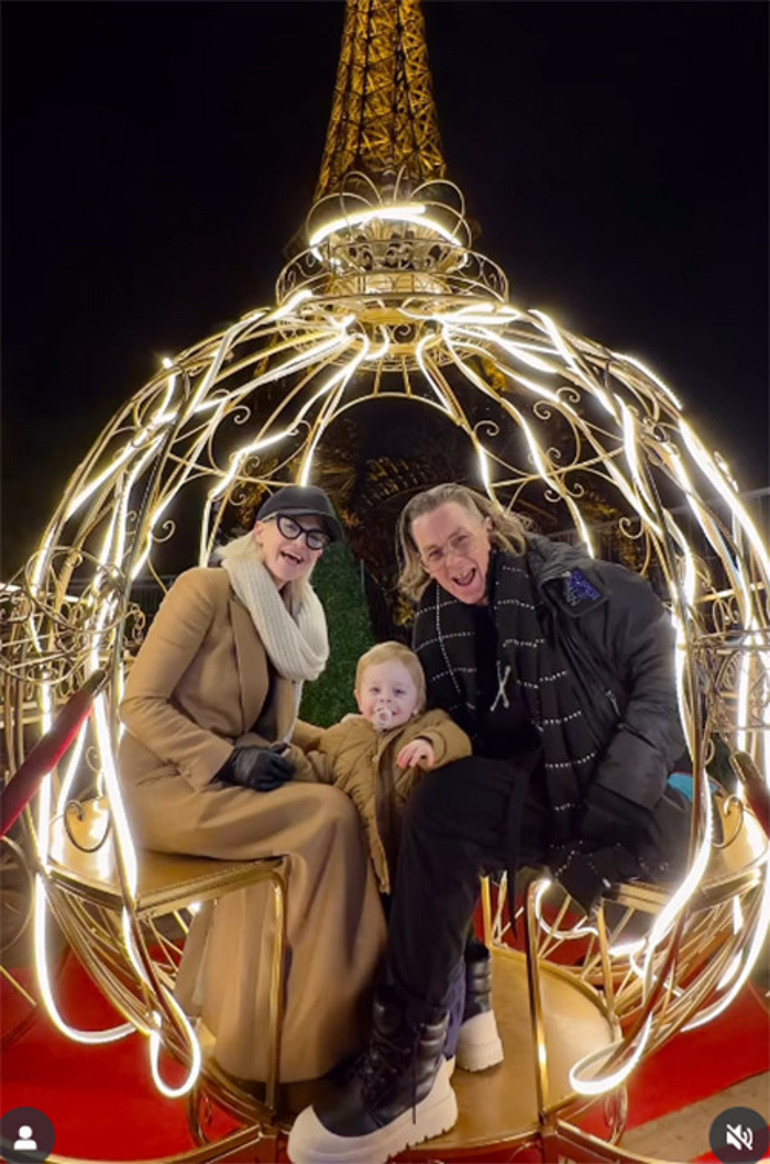 Ünlü şarkıcı son arzusunu yerine getirmeye hazırlanıyordu: Kızı gözlerinin önünde nişanlandı.. Sevgilisi yüzüğü oracıkta taktı