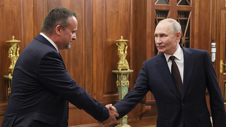 Putinin görevden aldığı Ulaştırma Bakanı saatler sonra ölü bulundu: Rusyadan intihar açıklaması