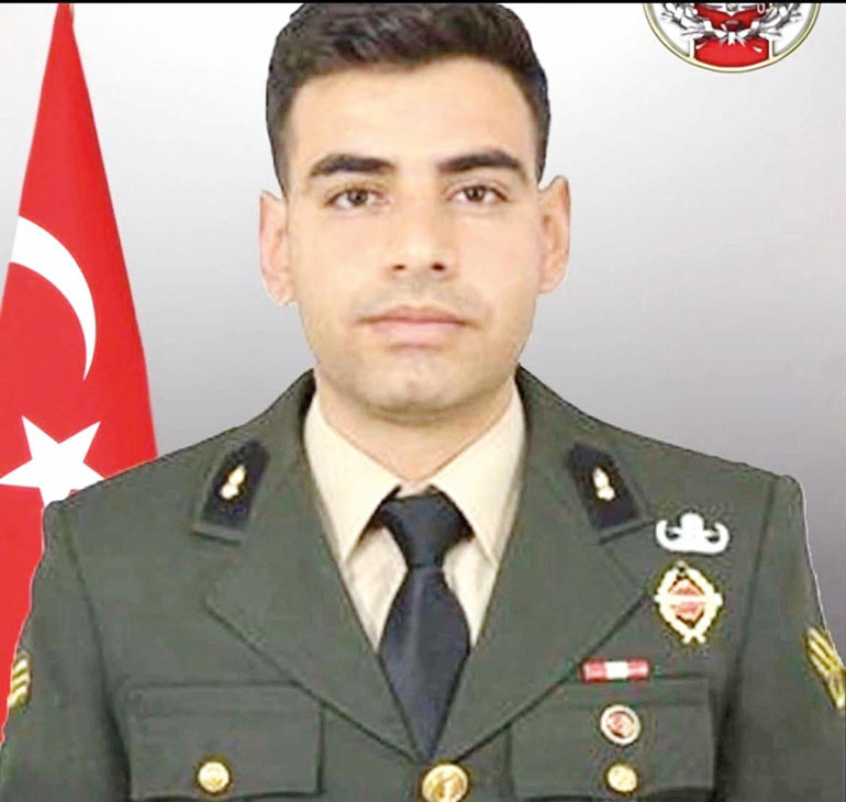 Şehitler için Hakkâri’de tören yapıldı... Yüreğimiz 12 parça