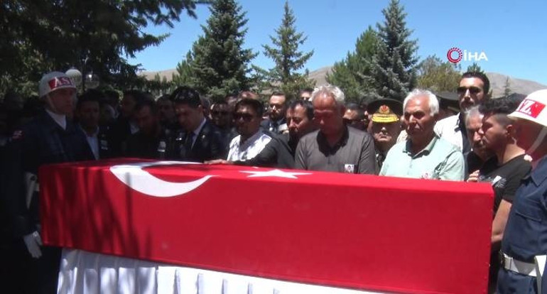 Pençe Kilit Bölgesinde şehit olan askerlerimiz için memleketlerinde tören | Yürekleri dağlayan anlar: Tabuta sarılıp gözyaşlarına boğuldular