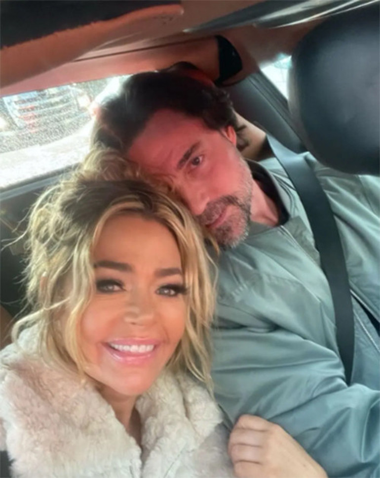 Yine olsa yine onunla evlenirim demişti... Acı bir darbe yedi... Kocası boşanma davasını açtı... Kazandığı parayı har vurup harman savurmuş