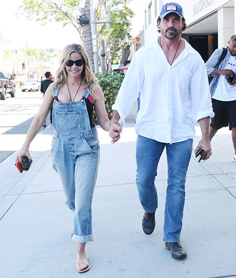 Yine olsa yine onunla evlenirim demişti... Acı bir darbe yedi... Kocası boşanma davasını açtı... Kazandığı parayı har vurup harman savurmuş