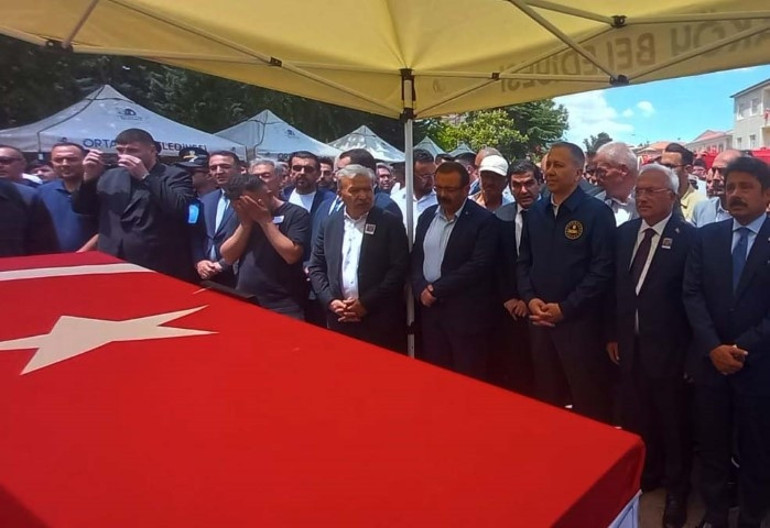 Pençe Kilit Bölgesinde şehit olan askerlerimiz için memleketlerinde tören | Yürekleri dağlayan anlar: Tabuta sarılıp gözyaşlarına boğuldular