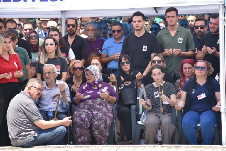 Pençe Kilit Bölgesinde şehit olan askerlerimiz için memleketlerinde tören | Yürekleri dağlayan anlar: Tabuta sarılıp gözyaşlarına boğuldular