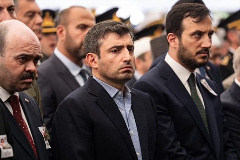 Pençe Kilit Bölgesinde şehit olan askerlerimiz için memleketlerinde tören | Yürekleri dağlayan anlar: Tabuta sarılıp gözyaşlarına boğuldular