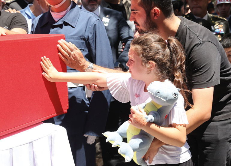 Vatan size minnettar... Şehitlerimizi yüreğimize gömdük