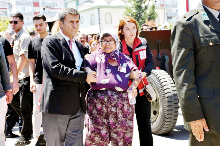 Vatan size minnettar... Şehitlerimizi yüreğimize gömdük