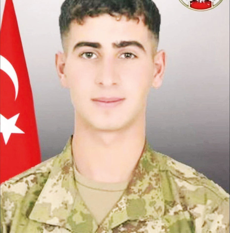 Vatan size minnettar... Şehitlerimizi yüreğimize gömdük