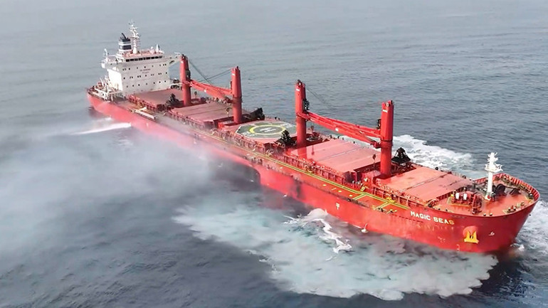 Husiler Kızıldenizde Magic Seas gemisini batırdı: 3 İHA ve 5 balistik füzeyle saldırı