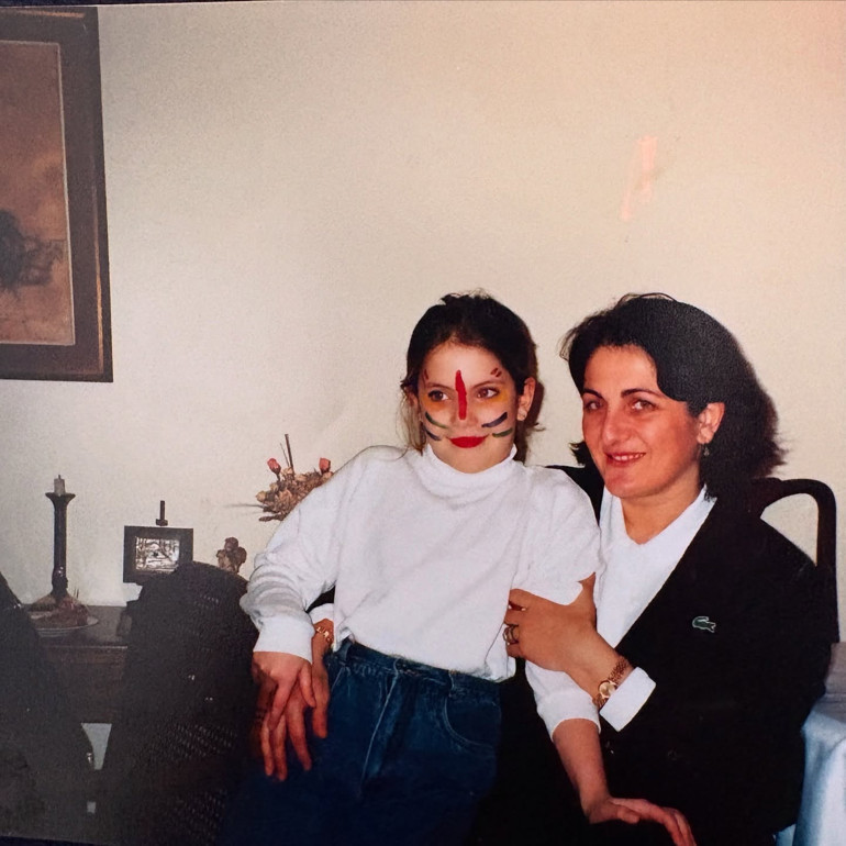 13 yaşına kadar köyde yaşadım demişti... O şimdi Türkiyenin tanıdığı bir oyuncu