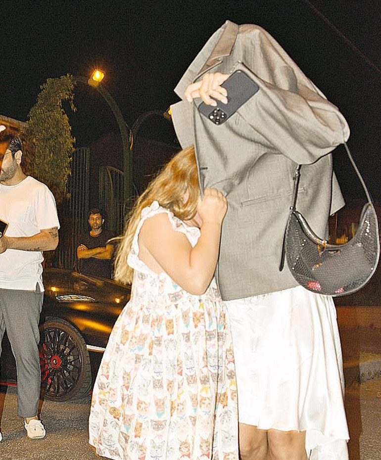 Irina Shayk ceketiyle yüzünü gizledi