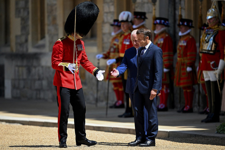 Fransa Cumhurbaşkanı Macron protokol dinlemedi, İngilizler çileden çıktı