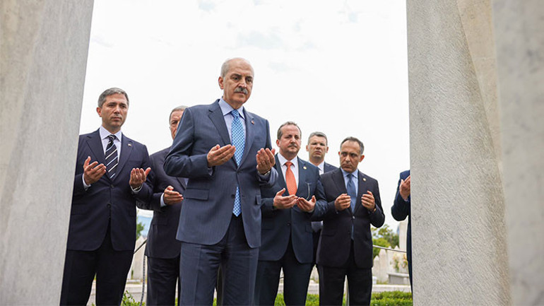 TBMM Başkanı Kurtulmuş, Aliya İzzetbegoviçin kabrini ziyaret etti