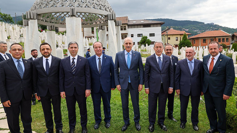 TBMM Başkanı Kurtulmuş, Aliya İzzetbegoviçin kabrini ziyaret etti