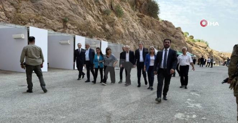 Son dakika... Terörsüz Türkiyede tarihi gün PKK silahları kazanda yaktı... İşte ilk görüntüler