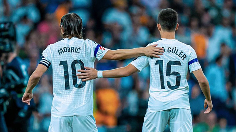 Luka Modric, 10 numaralı formasını Arda Gülere verdi İşte o anlar