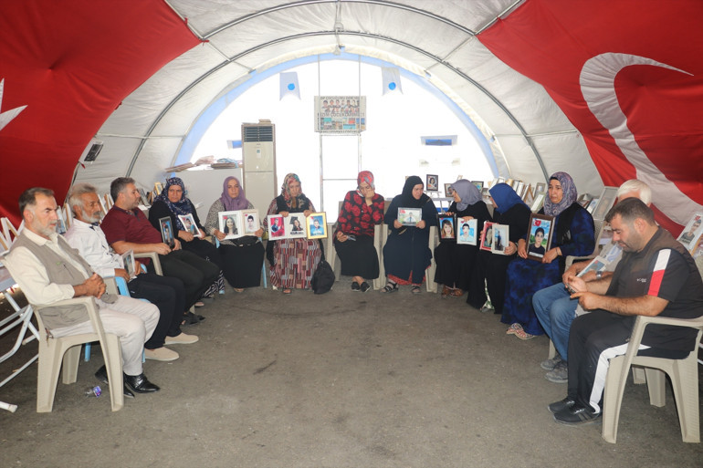 Son dakika... Terörsüz Türkiyede tarihi gün PKK silahları kazanda yaktı... İşte ilk görüntüler