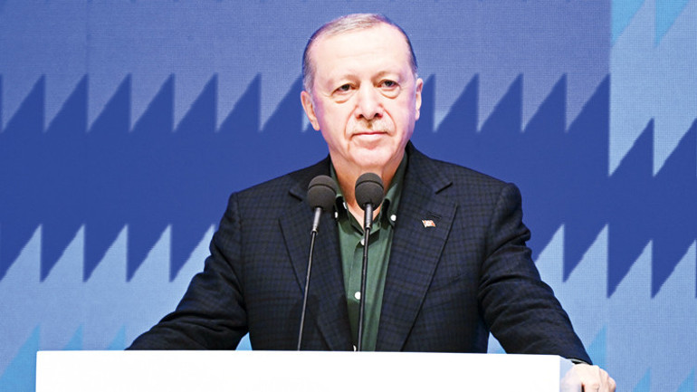 Yeni süreci gümbür gümbür ilan etti