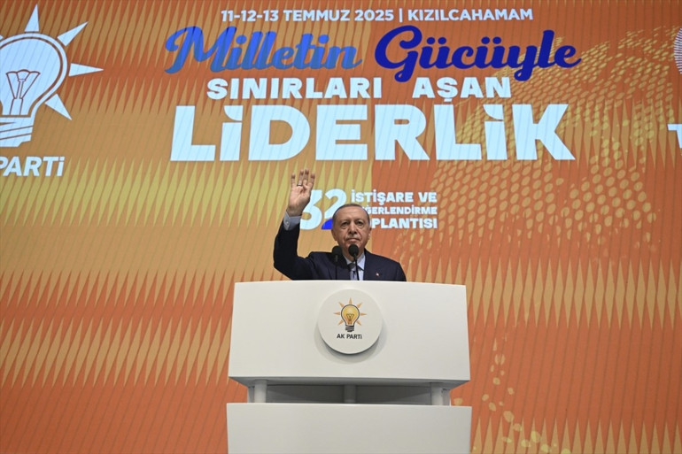 Cumhurbaşkanı Erdoğan’dan Özgür Özel’e tepki: Ümmetin birliğini savunmak suç mu