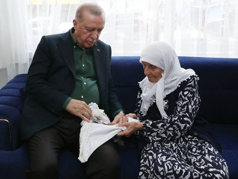 Şehit ailesine ziyarette duygulandıran diyalog | 99 yaşındaki Muzaffer Nine teslim etti, Erdoğan anında talimat verdi
