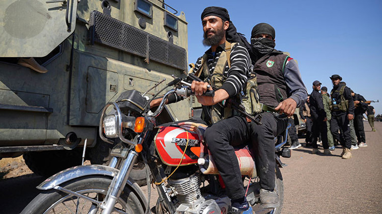 Suriyede tansiyon yükseldi Aşiretler arasındaki gerginlik çatışmaya dönüştü: Çok sayıda ölü var... 9 asker rehin