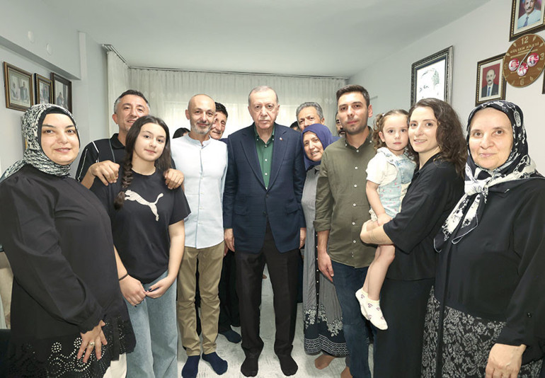15 Temmuz’da üç şehit vermişti... Muzaffer anneye ziyaret