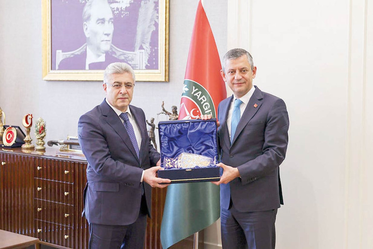 Özgür Özel Yargıtay Cumhuriyet Başsavcısı Şentürk’ü ziyaret etti