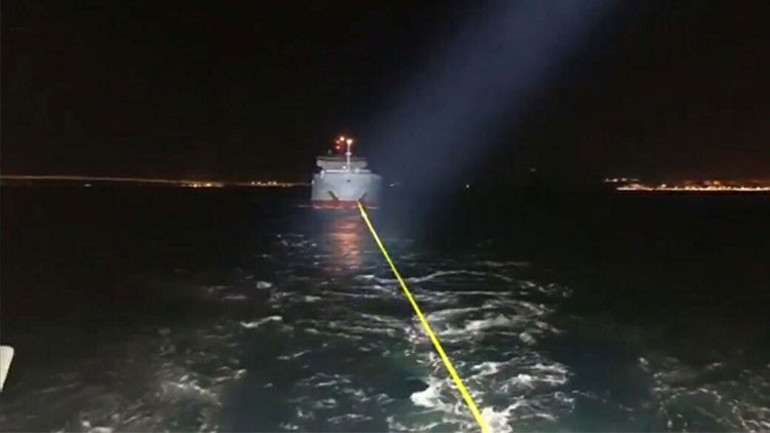 Çanakkale Boğazında gemi arızası: Römorkörle çekilerek demirletildi