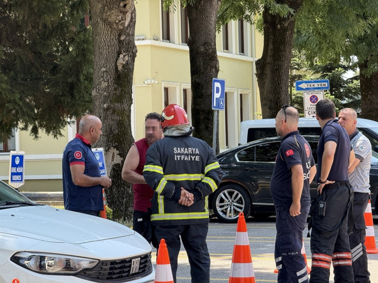 Tehdit etti, ekipleri görünce benzini motosiklete doldurdu