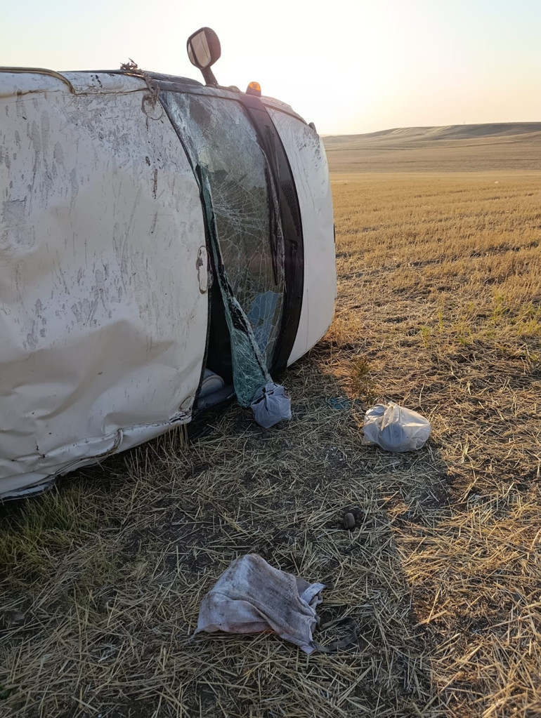 Tarım işçilerini taşıyan minibüs şarampole yuvarlandı: 17 yaralı