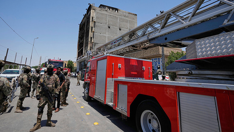 Irakta AVM yangını: En az 61 kişi hayatını kaybetti