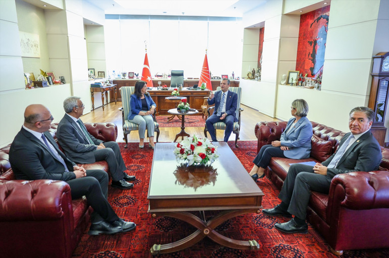 DEM Parti heyetinden CHP lideri Özel’e ziyaret