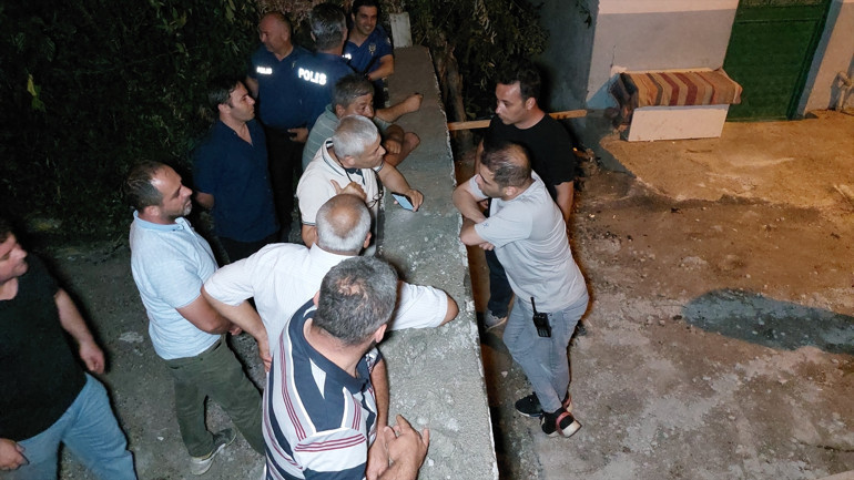 Samsunda Tapulu arsam diye yolu beton duvar ile kapattı Mahalleli isyan etti