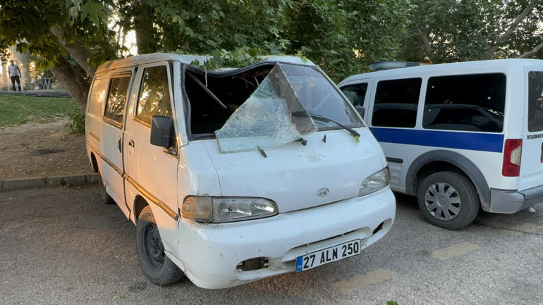 Konyada ağacın kırılan dalı, piknik yapanların üzerine düştü: 11 yaralı