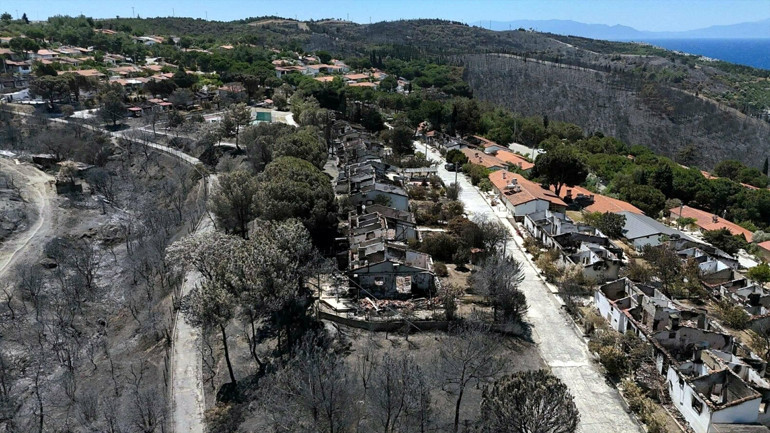 Ormanların yandığı alanlarda heyelan ve erozyon riski İmar izni verilmemeli