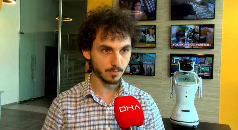 Demirören Medya ve Teknoloji Lisesinde robotla tanıtım dönemi