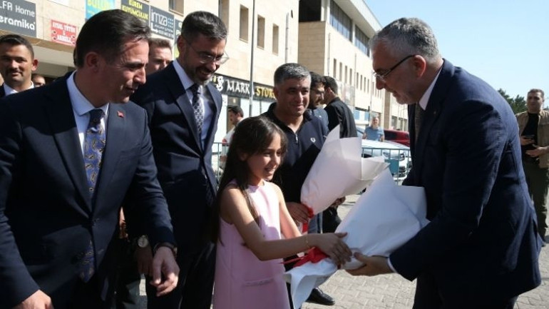 Bakan Işıkhan Bitliste konuştu: Namluların sustuğu yerde makinelerin sesi yükselecek