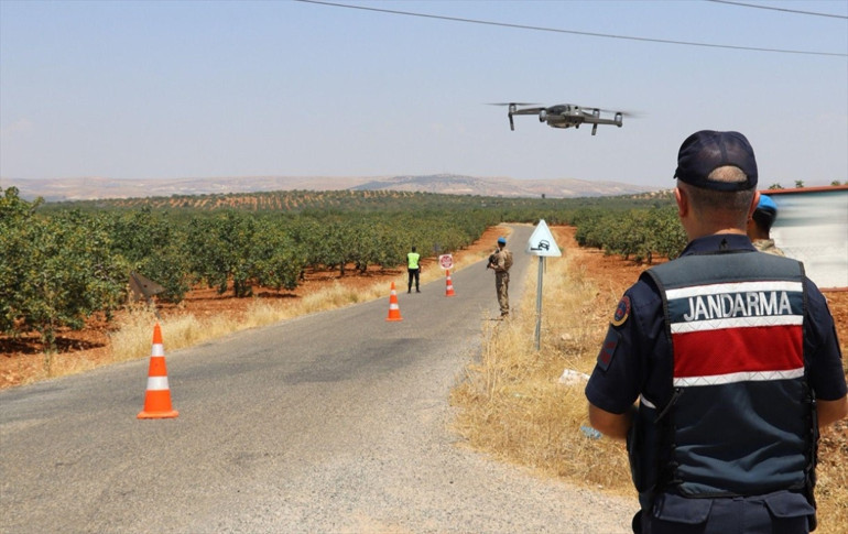 Şehrin geçim kaynaklarından biri Komando timleri yanı başında nöbet tutuyor