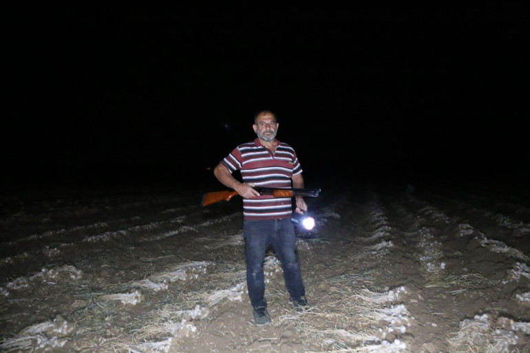 Şehrin geçim kaynaklarından biri Komando timleri yanı başında nöbet tutuyor