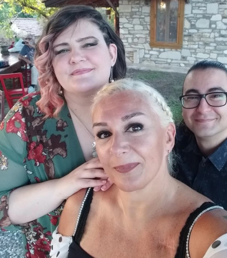 Kızının babasıyla nişanlıyken ayrılmıştı... Bilirsin ağlamayı hiç sevmem