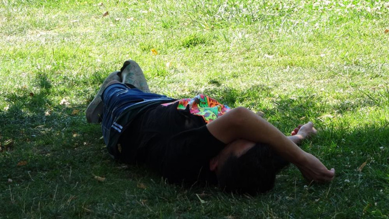 İstanbullu esnafın sıcakla mücadelesi: Sıcaklık 100 dereceyi buluyor