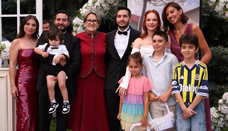 Meral Akşener yeğeninin şahidi oldu