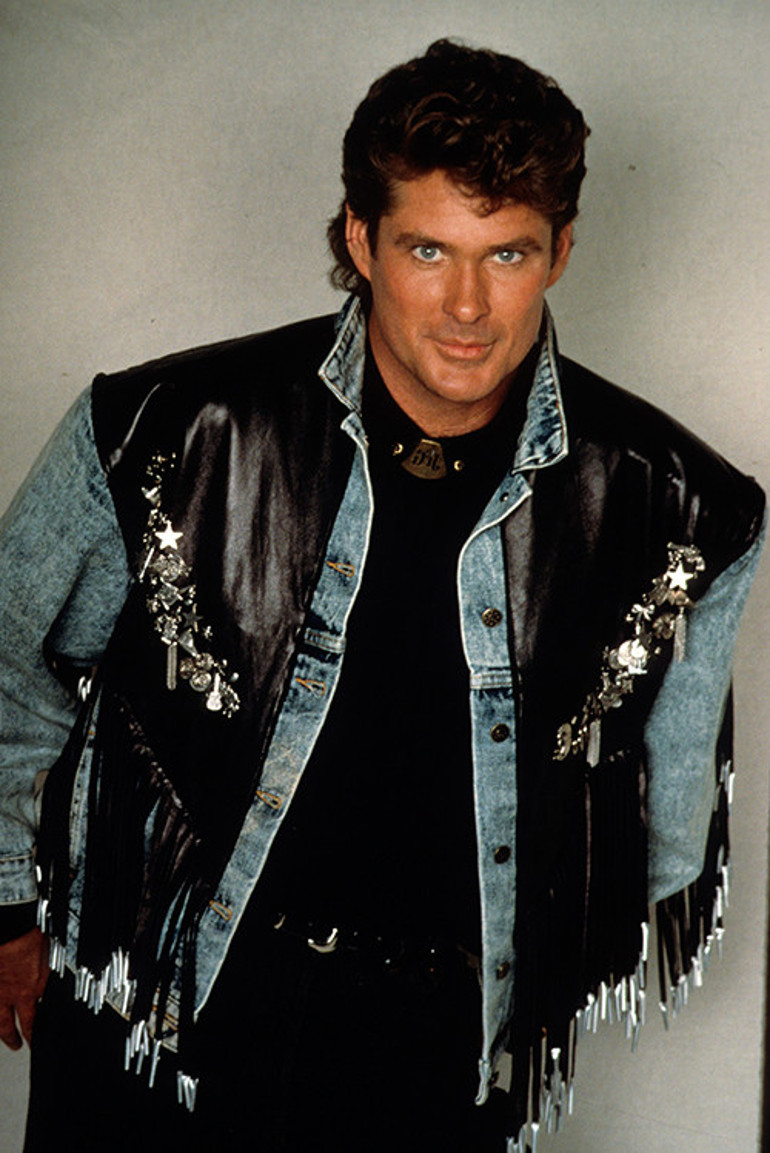 Kendine acımayana hayat hiç acımadı Yarı yaşındaki karısı bile onu genç tutamadı... Bir tek çapkın gülüşü aynı kaldı